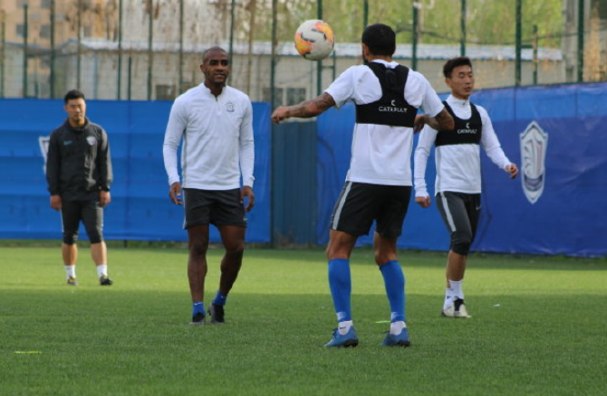 【中超】中超升班马热身赛6-1大胜，新援梅开二度造3球，坏消息是队长伤了