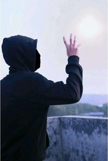 抖音|从不露脸却吸粉3000万，首次直播险翻车