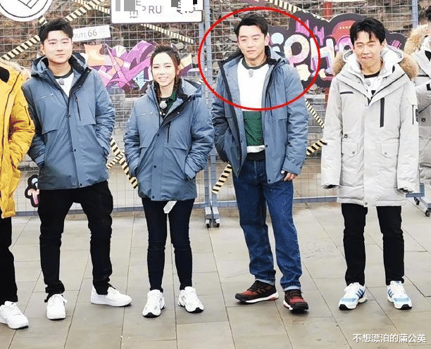 郑恺|李晨晒跑男合影，杨颖不抢c位往后站，郑恺当爸后又换新搭档了？