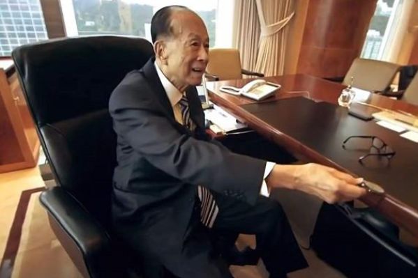 李嘉诚|精明一世的李嘉诚，驰骋商界70年，如今却要“晚节不保”？
