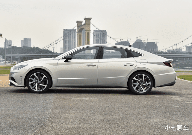 [现代索纳塔]2020款索纳塔正式亮相，比别克君威有范，搭2.0T四缸引擎，配8AT