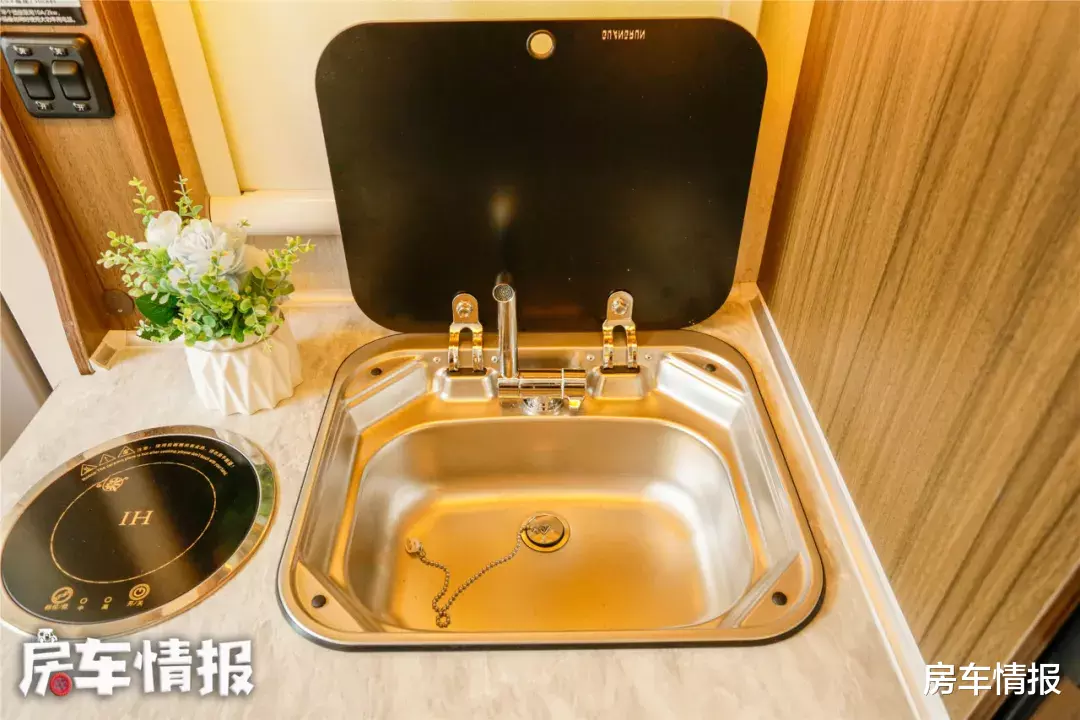 轿车▲瑞弗新款房车上市！车高不到3米拥有多个独有技术，适合一家4口