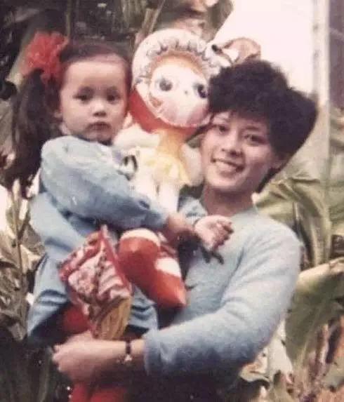 孙俪：结婚9周年邓超发了张照片，80万网友羡慕炸了，孙俪却说：闭嘴吧你！