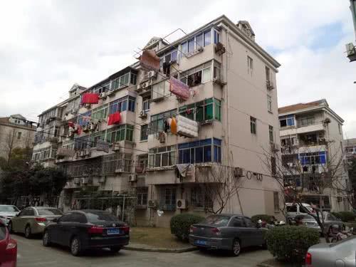 二手房压手里卖不掉，时间越久越不值钱，看看这几种房你有没有