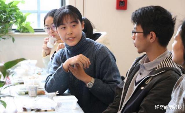 大学|高考451分进入三本大学，学费每年要1.8万，见到室友后想“退学”