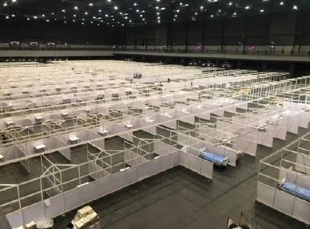 广东卫生信息|【最新】香港连续九日破百！亚博馆速改“方舱”，张文宏谈对策……