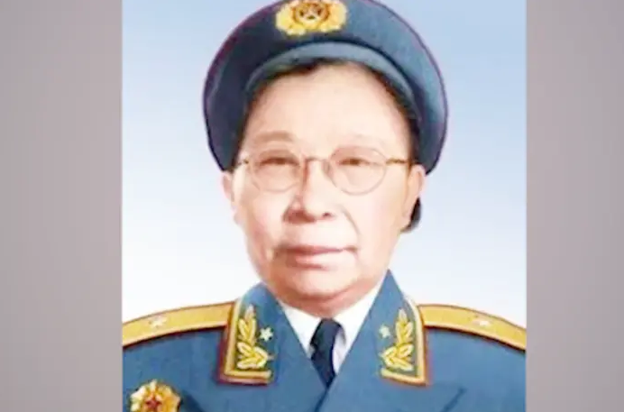 「」中国第一位女将军!48岁被授少将军衔,一生共有22个“孩子”