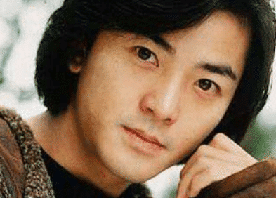 [郑伊健]被“封杀”的郑伊健52岁依旧没解封，得知他当年做的事，瞬间理解了！