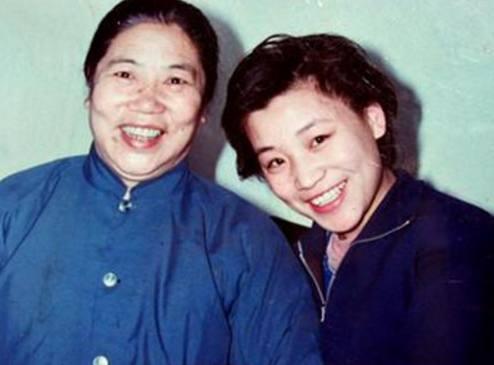 小香玉@54岁小香玉“小丈夫”曝光,原来是彼此熟悉的他,难怪一直不公开