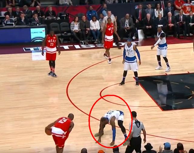 勒布朗·詹姆斯|总决赛，詹姆斯扣篮后为何要故意拍篮板？答案让人泪目