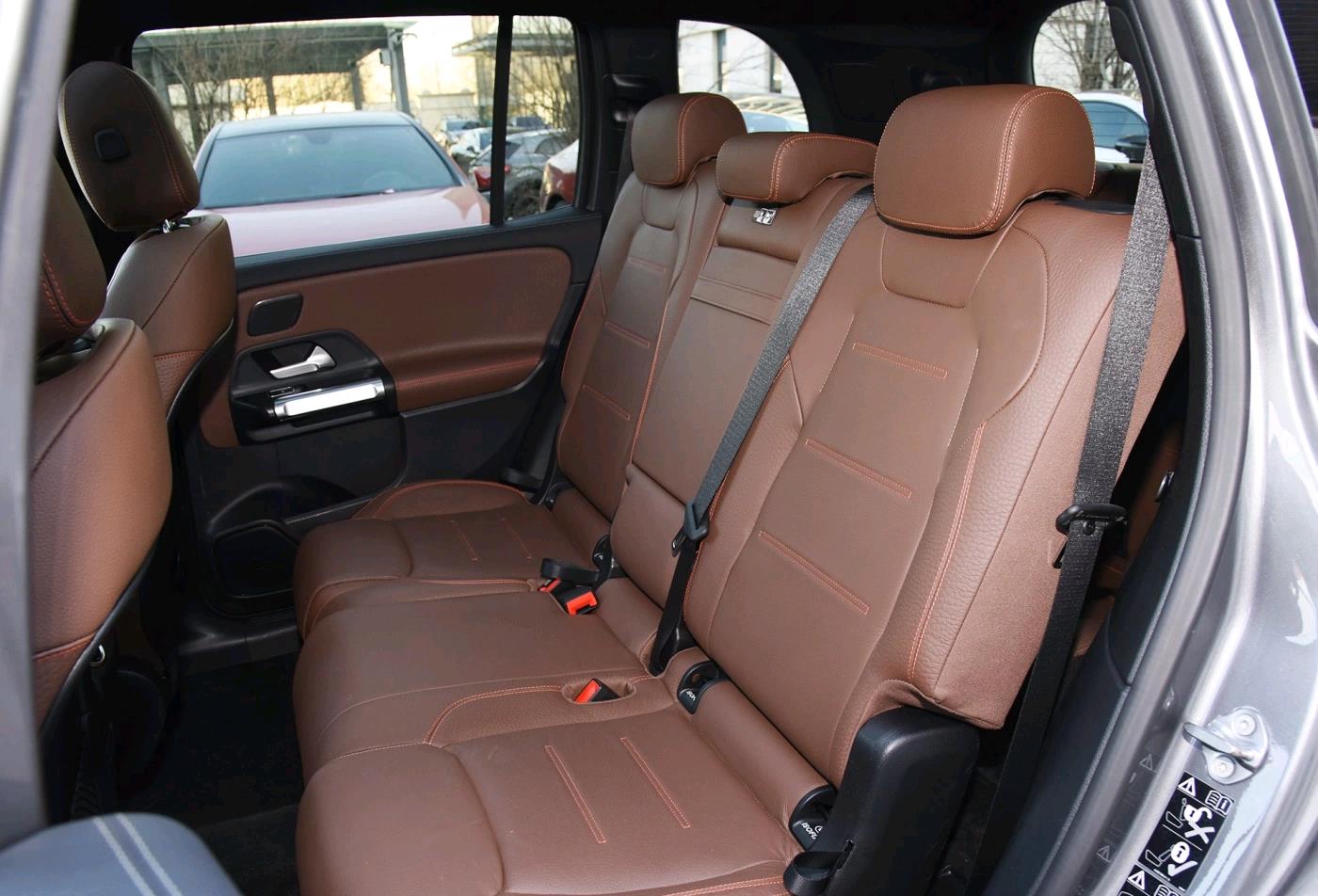 『7座SUV』35万提了辆奔驰GLB，本以为7座SUV很实用，开了2个月后直呼后悔了