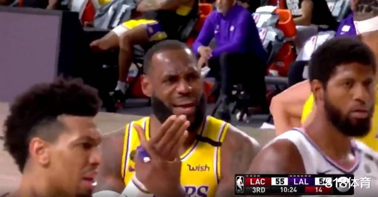 勒布朗·詹姆斯|憨憨! 詹皇投诉小卡犯规: 他抓我手了, 小卡机器人般冷漠回应: 抓球了