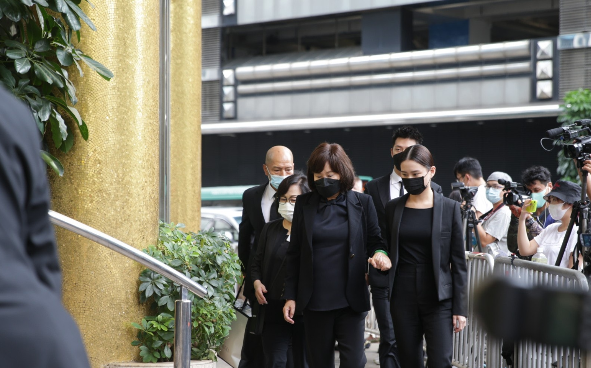 赌王|赌王公祭四房全员到达，窦骁依然在列不见长孙，纪念册内容曝光