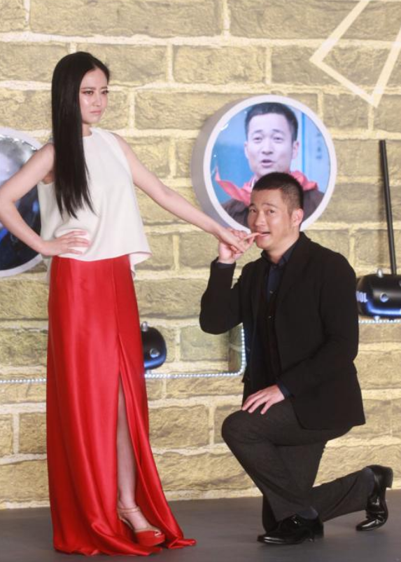 喻恩泰|喻恩泰事件牵涉5位女星，沈梦辰谭卓不吭声，只有她当面拒绝