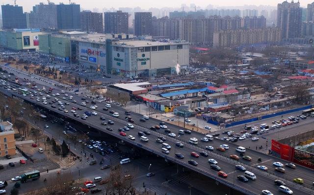 臆说古史|六环外的北京是真实的中国：城市边缘的孤岛，迷茫却依旧坚持