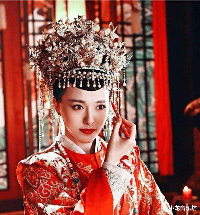 #迪丽热巴#导演懒得取名字，女主就是剧名，你看过几部