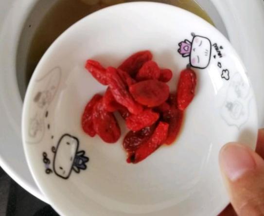 「桂圆」手把手教学煲鸽子汤，简单配料，加入补品味道上佳