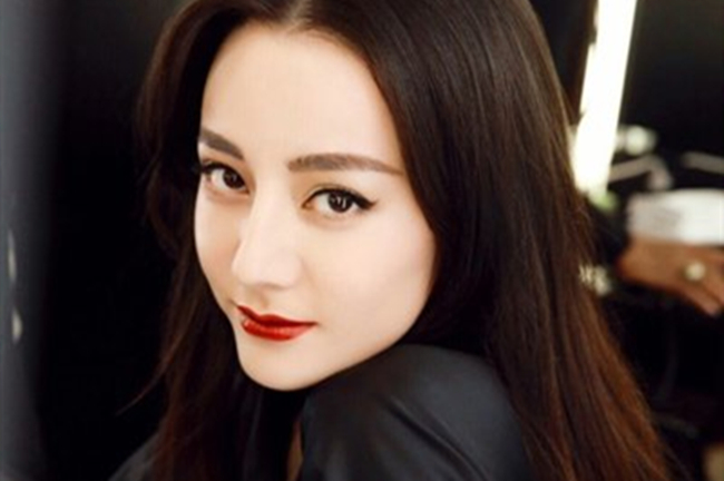 迪丽热巴|迪丽热巴官宣好消息，看清她的“新身份”后，粉丝欢呼雀跃