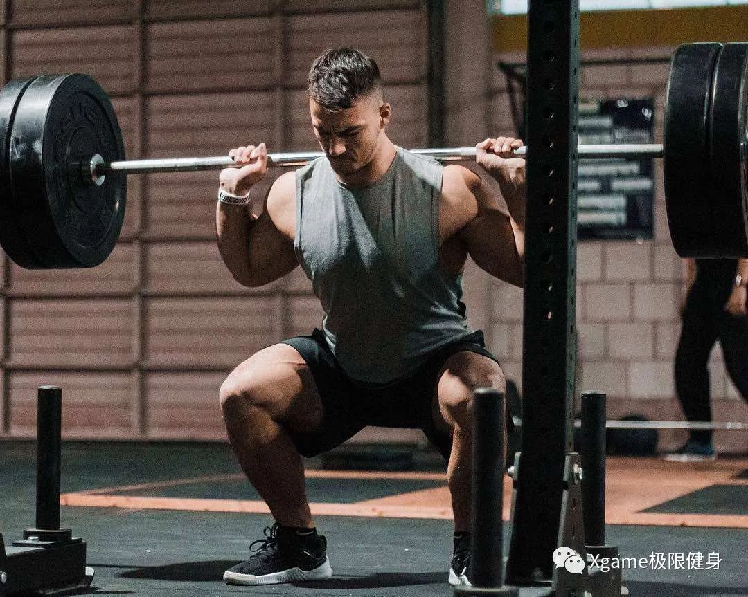 深蹲|男生行不行...看腿就知道了！