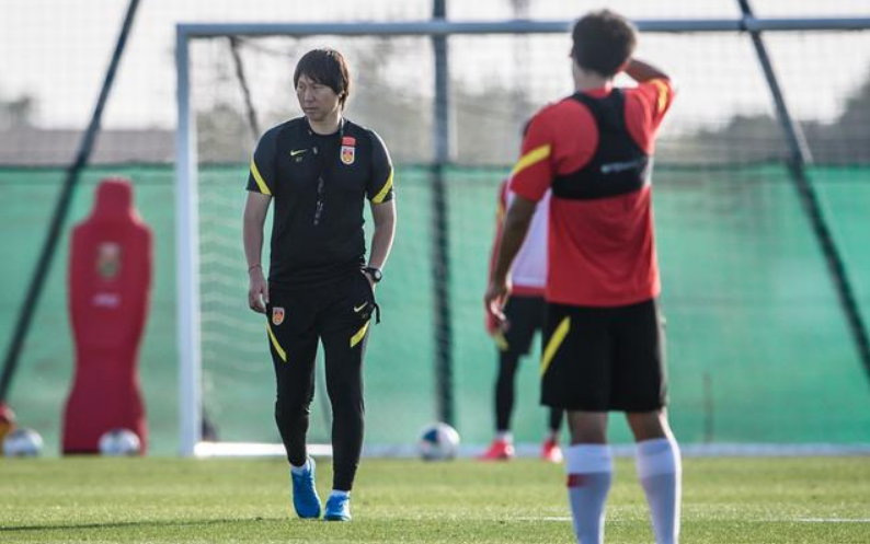 『李铁』47球56次助攻！李铁慧眼识珠将国足10号球衣给他，亮剑40强赛