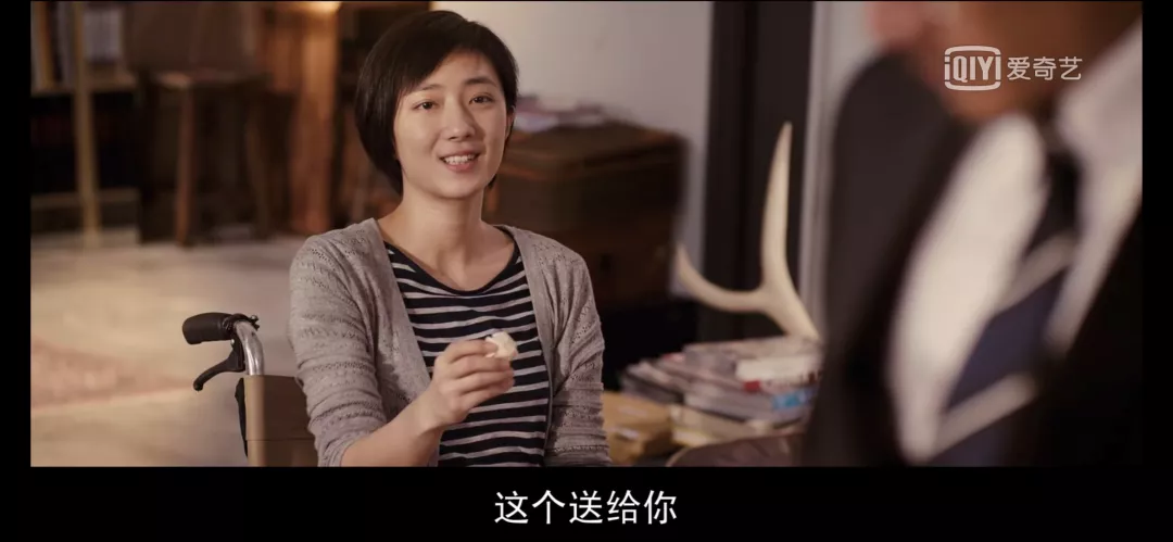 圣诞玫瑰:可怜的受害者或许才是带笑的施害者!《圣诞玫瑰》,小心带刺的诱惑