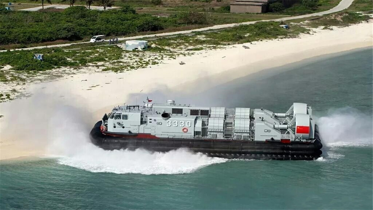 「歼-10」中国“夺岛神器”亮相！可携30架直升机跨海作战，战斗力堪比航母