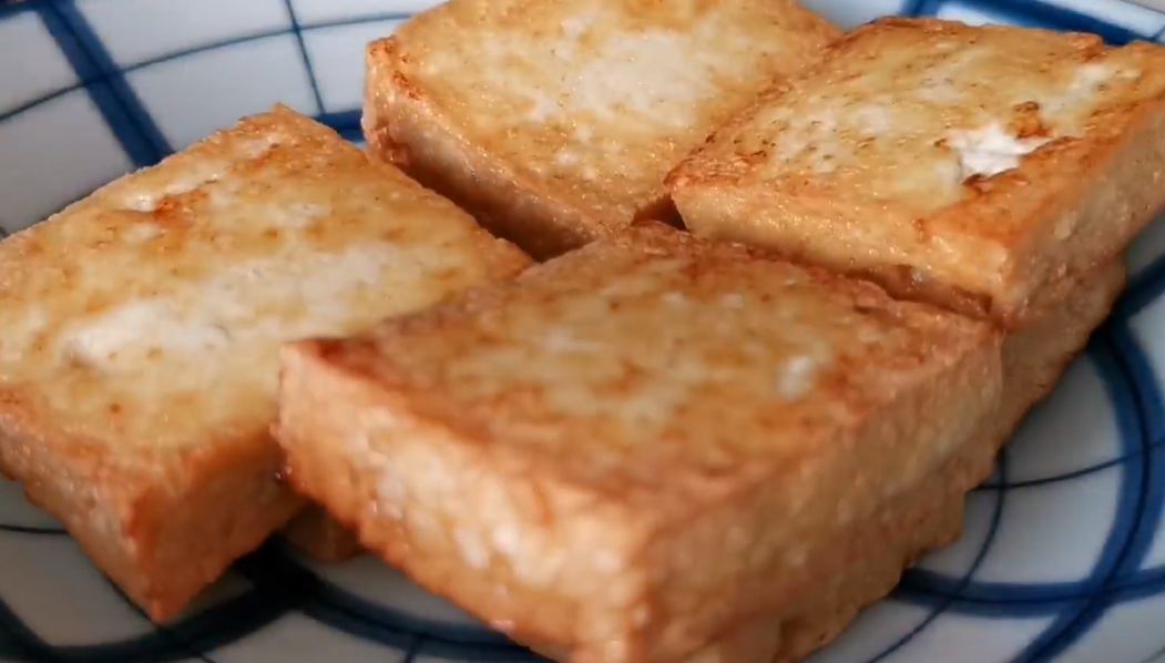 家常鱼菜的“另类”做法，搭配豆腐有奇效，鲜香味美超下饭！