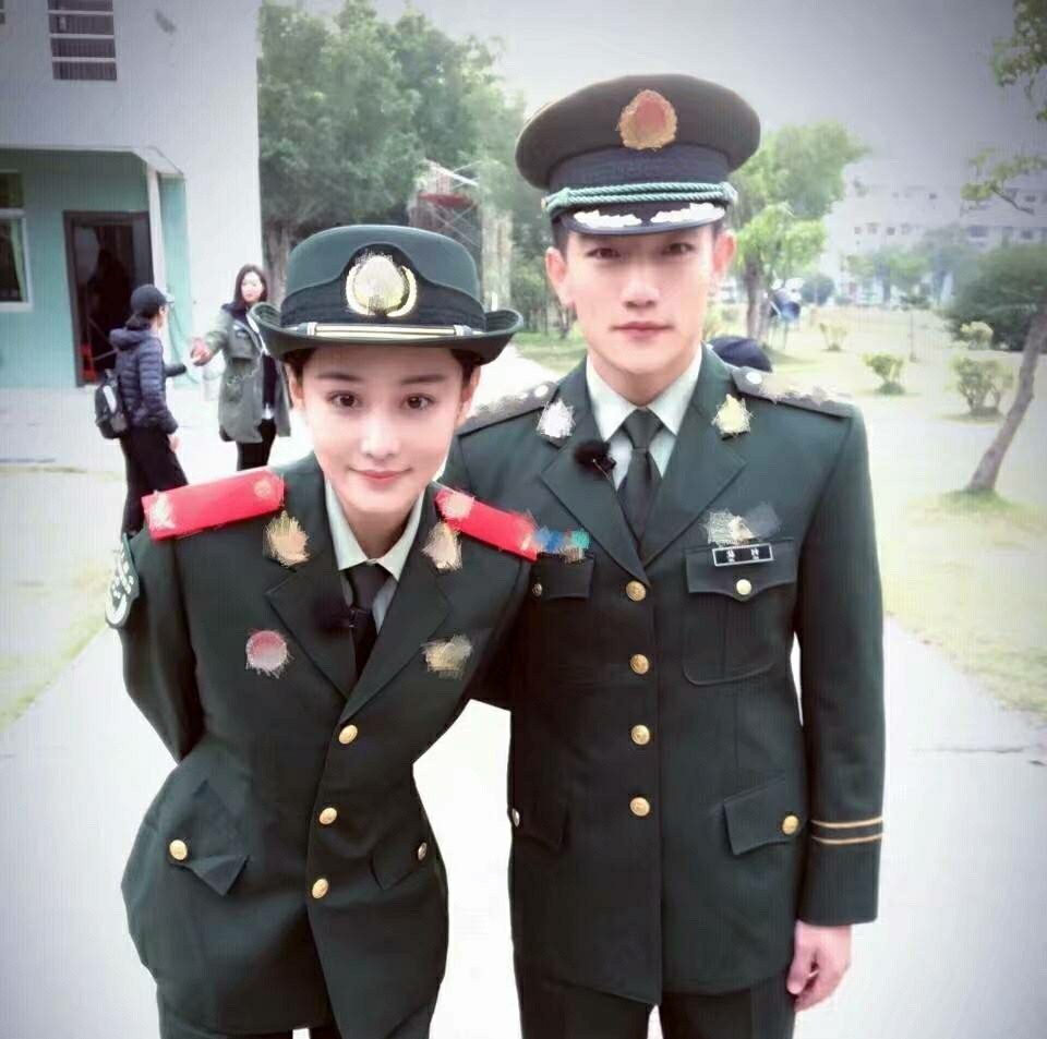 张馨予|张馨予分享在家锻炼像在军训,何教官亲自上阵,大秀恩爱:我爱人是军人