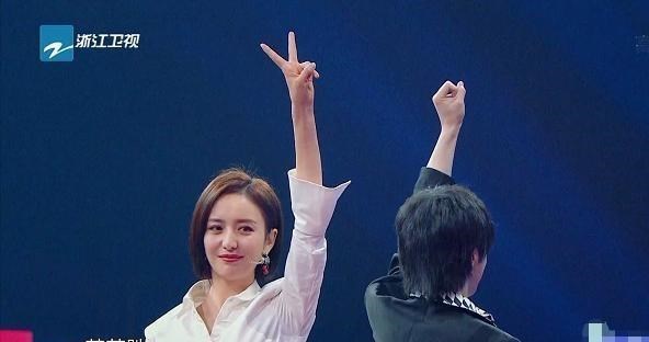 [佟丽娅]《王牌对王牌》新一期最没综艺感的嘉宾，还遭到了沈腾的“嫌弃”