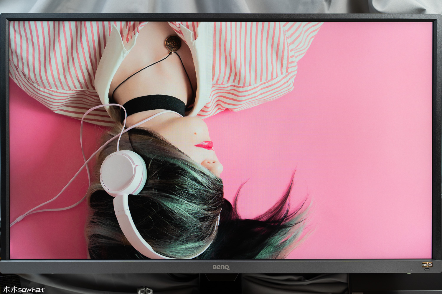 hdr|32寸+4K+HDR10，大屏搭配迷你主机搭建极简桌面