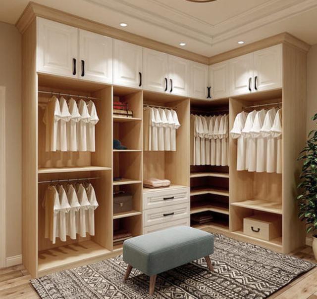 ▲定制衣柜需要注意5点问题，务必记住别做整堵墙衣柜，太坑了