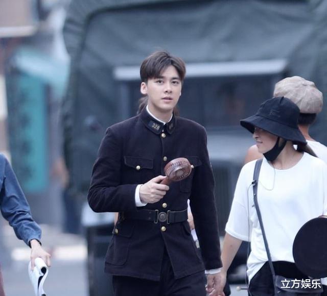 李易峰心態失衡?作品無法播出怒懟官博,網友:又糊又沒情商-圖3