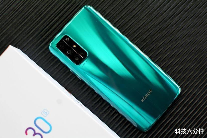 华为荣耀|华为虽好但别乱选，这四款才是内行人的最爱，拿出去有面子