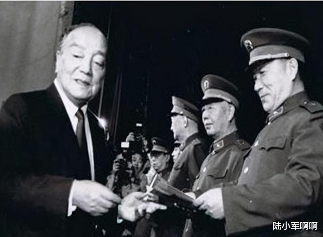 杨尚昆|他把自己活成了“毛主席”，李讷抱他痛哭，卫士长为他开车门