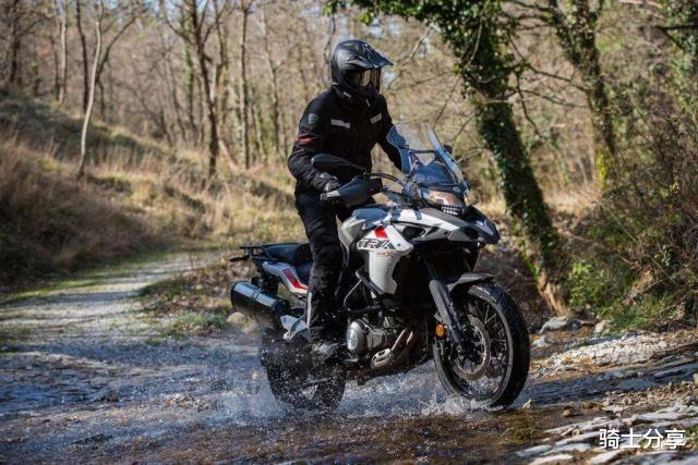 摩旅：62岁了，有SUV，现在想摩旅，应该买辆什么样的摩托车？