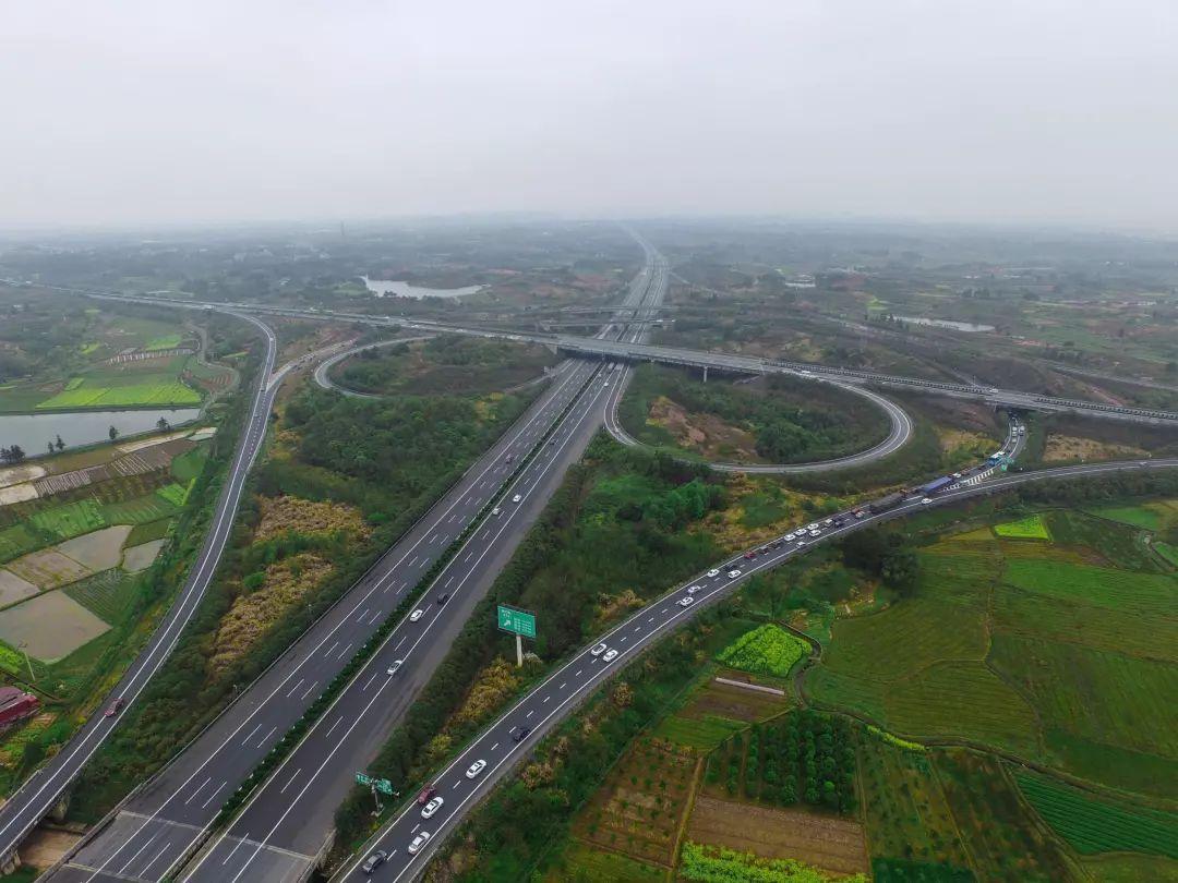 记忆中的旅行 四川修建一条成本高的高速公路，平均每公里造价1.33亿