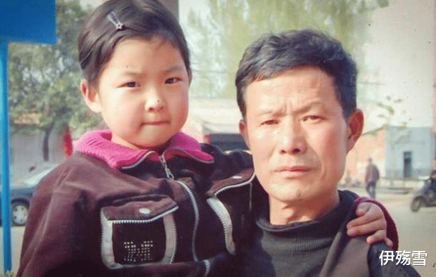 伊殇雪 河南老人垃圾堆捡到女婴，辛苦抚养16年成婀娜少女，现状令人心酸