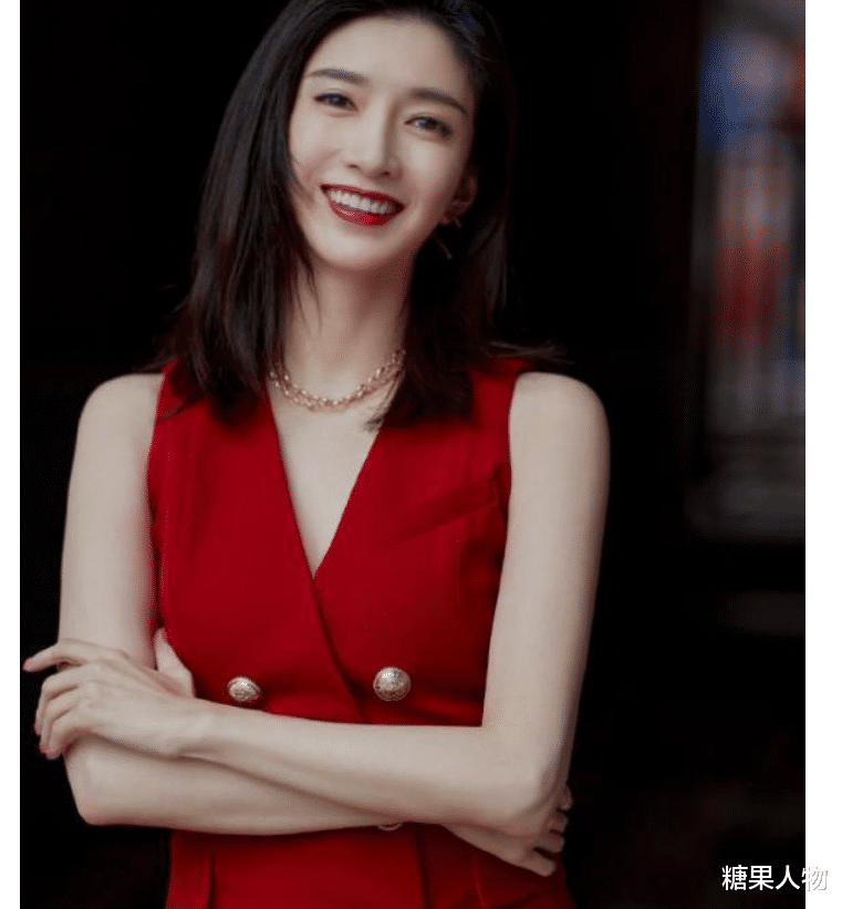 江疏影|别人都是手上做美甲,江疏影却涂在了脚上,网友:这脚趾头我不配拥有