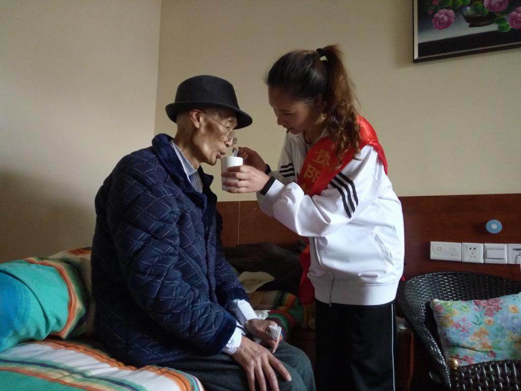 长寿秘诀▲65岁癌症老人分享长寿秘诀，每天一杯“水”，癌症患者“福音”