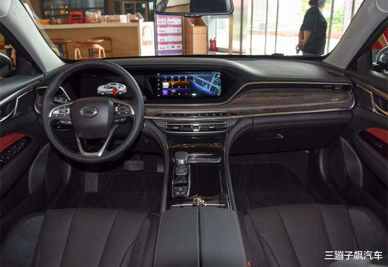 广汽传祺|别说A4L、A6L也拿它没辙!车长超5米,丐版252马力,不足16万!