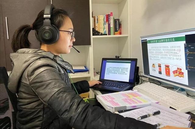 「云南」这两省的高考生等来坏消息,一省被叫停,一省被延迟,开学好难!