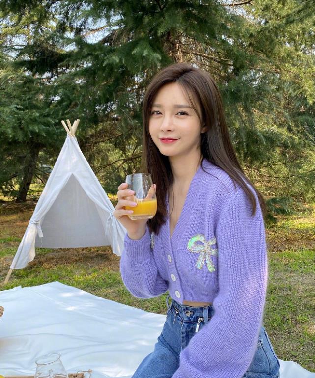 【沈梦辰】沈梦辰为何每次出镜都是齐刘海?当她换成三七分后,上帝是公平的