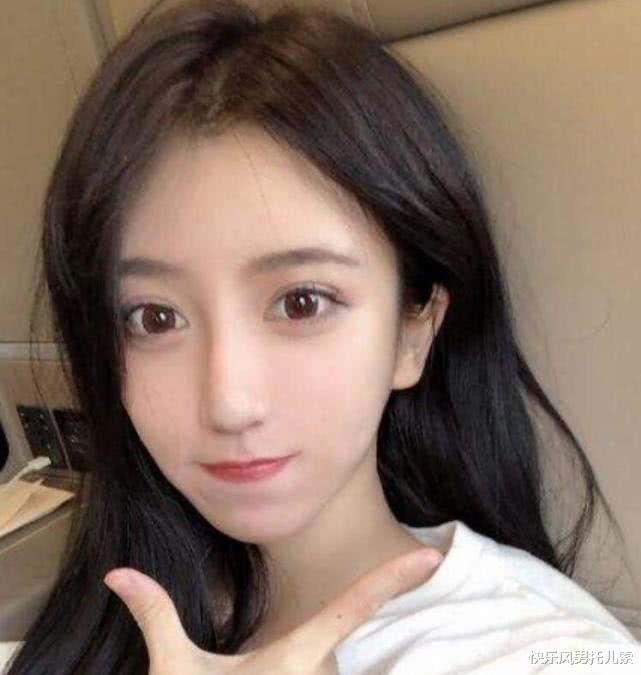 「呆妹儿」小团团露脸直播后，呆妹儿为人气不择手段，直接开始整低俗内容