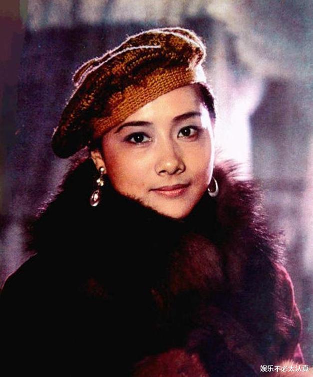 『黄梅莹』70岁黄梅莹：31岁与金鑫因戏生情，结婚36年恩爱如初，儿子是导演