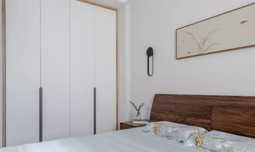 |从朋友家回来才发现，原来衣柜做到顶的好处这么多，后悔没早知道