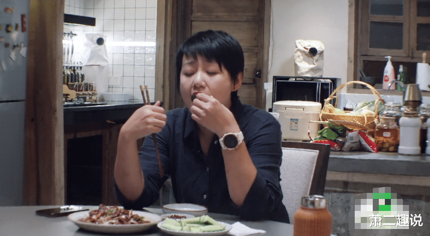 谢楠|谢楠跟着吴京秀恩爱，两餐都粒米不沾，小鸟胃折射女星的真实饭量