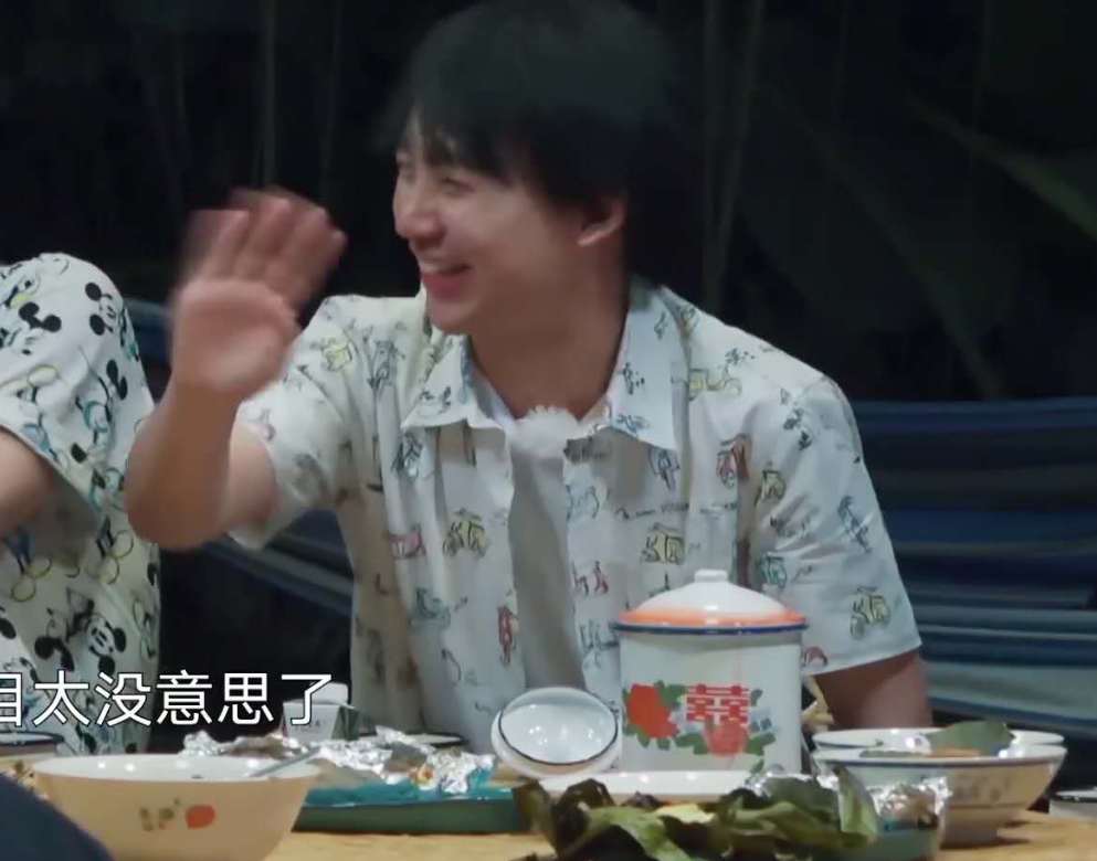 『滤镜』《向往的生活4》滤镜到底多重？看这个杯子就知道，人人家里都有可以对比