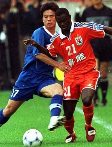 『中超』前中超外援带3孩子做亲子鉴定，结果太让人失望，网友：绿油油的