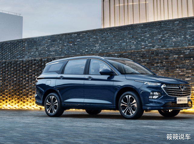 |五菱新“颜值猛兽”！比大众途安帅，轴距2米8配新车标，入门就搭1.5T