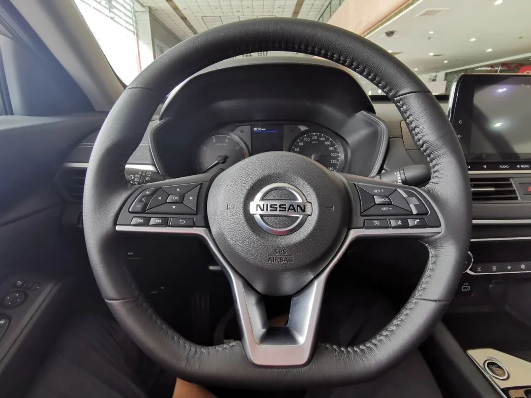 【法系车】20万落地，探店对比雅阁、凯美瑞、天籁、阿特兹，有啥优缺点？